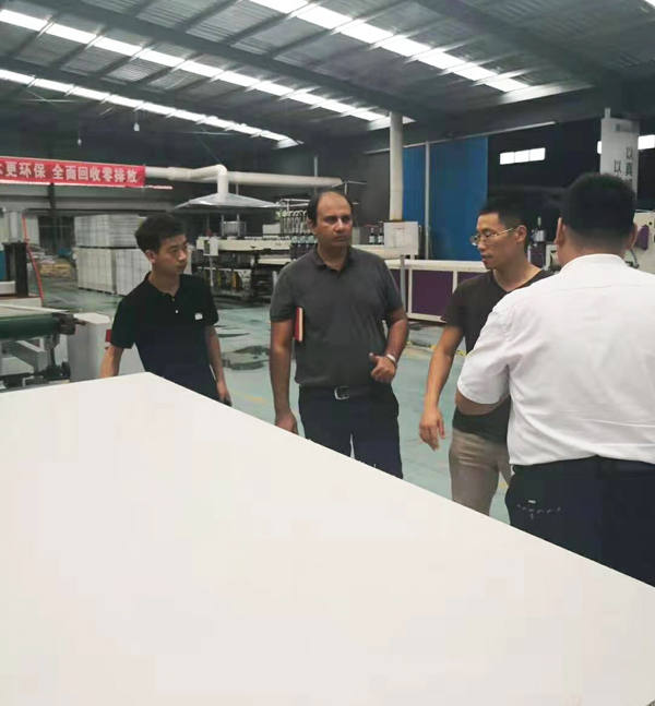 Warmly welcome hollow plastic formwork distributors from Pakistan visited our factory