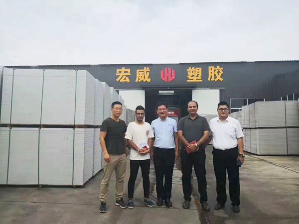 Warmly welcome hollow plastic formwork distributors from Pakistan visited our factory