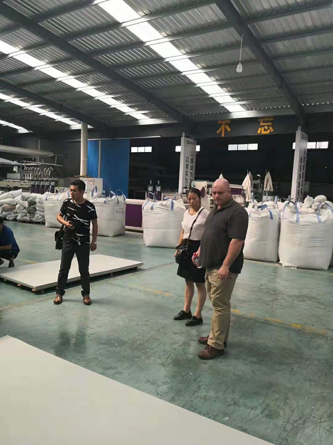 Warmly welcome pp hollow plastic construction formwork distributor from Australia visits our factory.